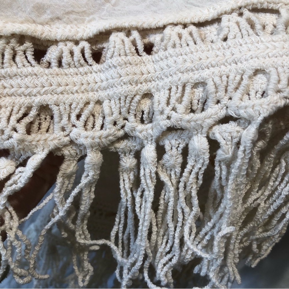 Beautiful unbranded crochet lace and fringe bohemian top v neck M/L - Picture 6 of 8